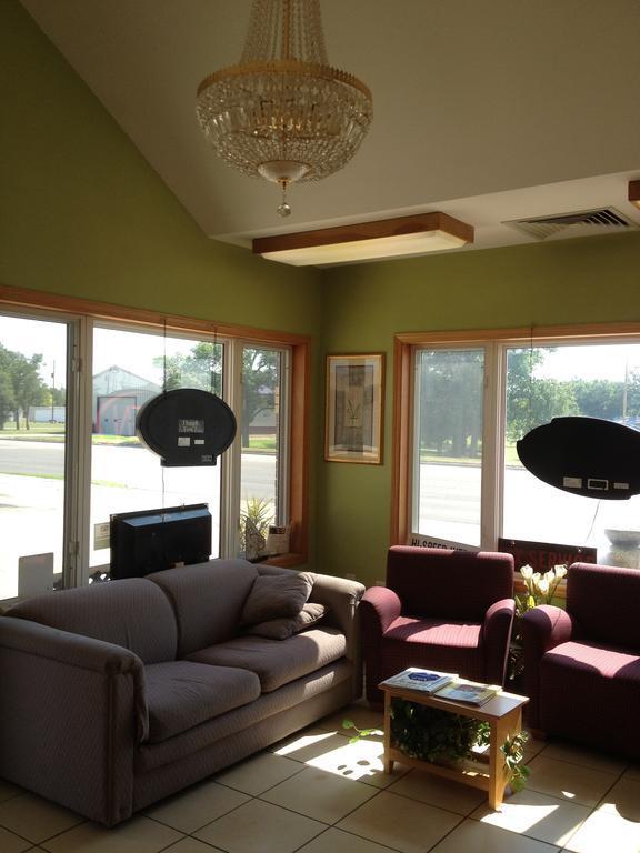 Trails West Motel South Hutchinson Ngoại thất bức ảnh